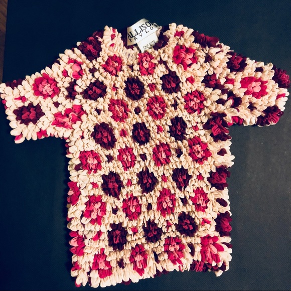 Allison Taylor Tops - Amazing scrunched top that fits all